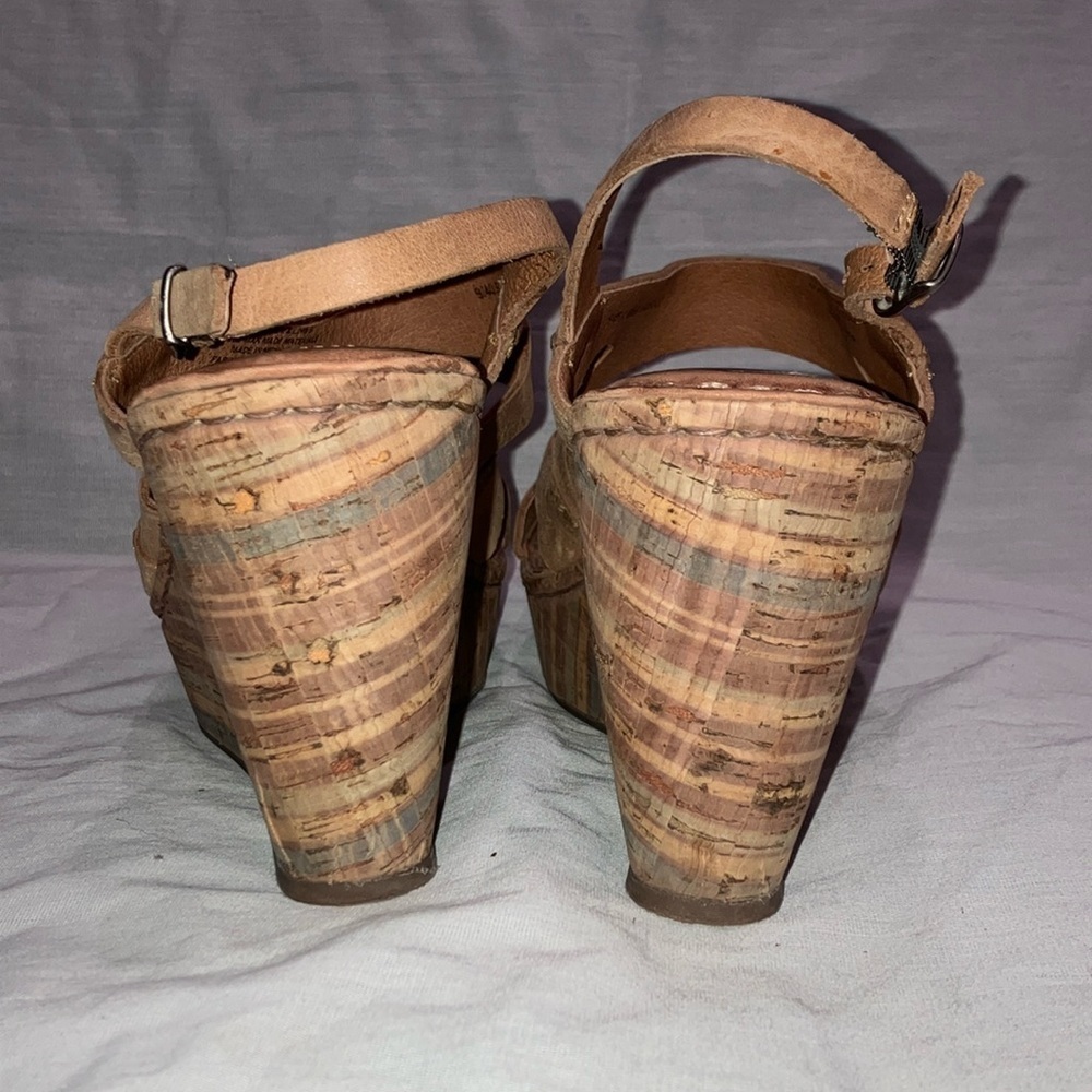 Size 9 (40.5) leather Women's Tan Wedge Sandals - Picture 13 of 16